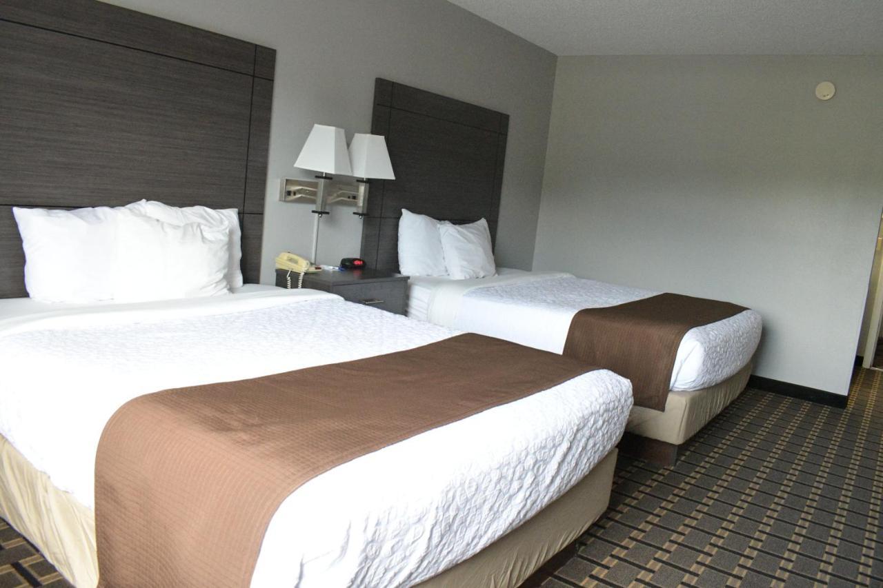 Adams Inn And Suites Екстериор снимка