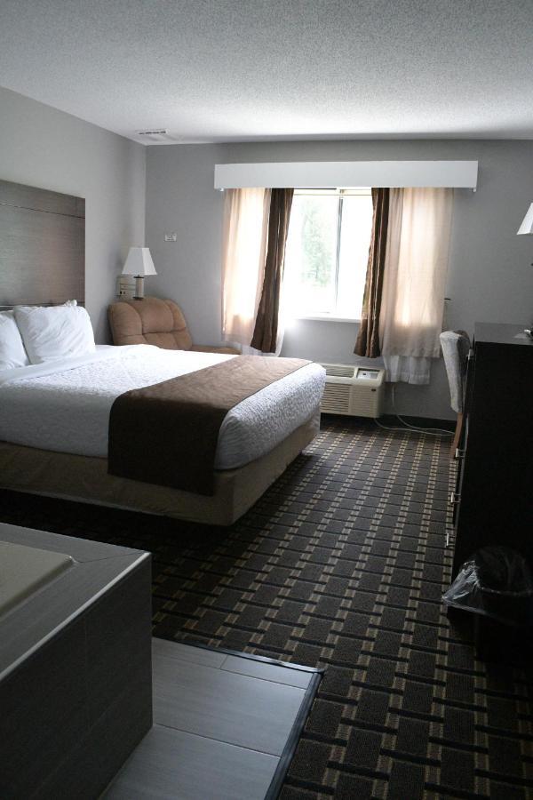 Adams Inn And Suites Екстериор снимка