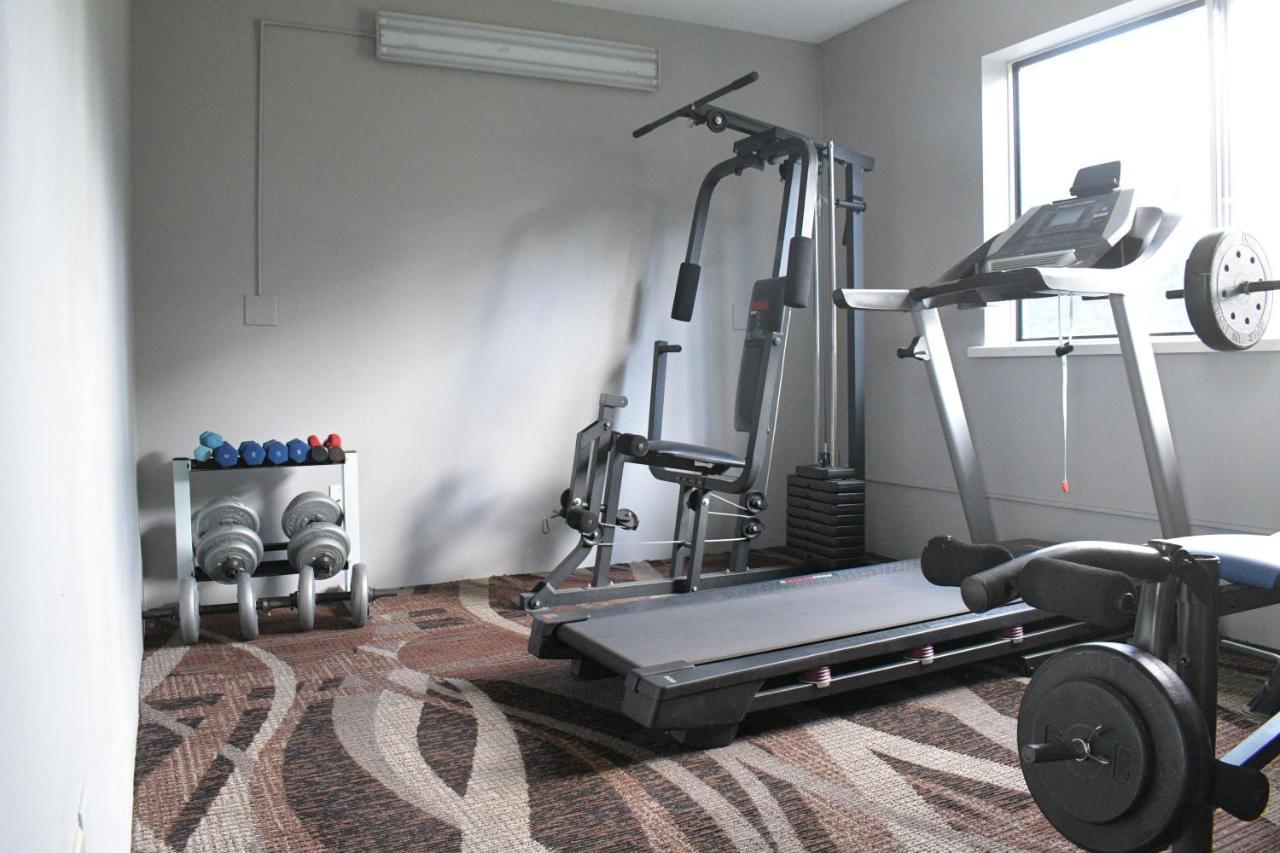 Adams Inn And Suites Екстериор снимка