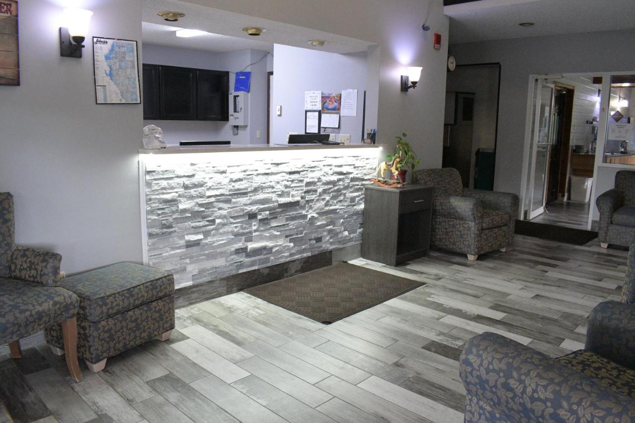 Adams Inn And Suites Екстериор снимка