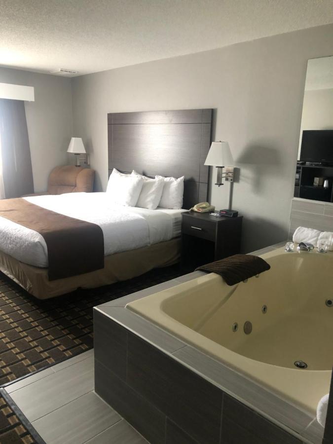 Adams Inn And Suites Екстериор снимка
