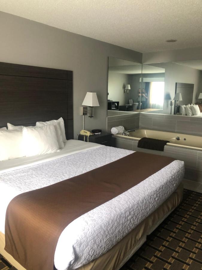 Adams Inn And Suites Екстериор снимка
