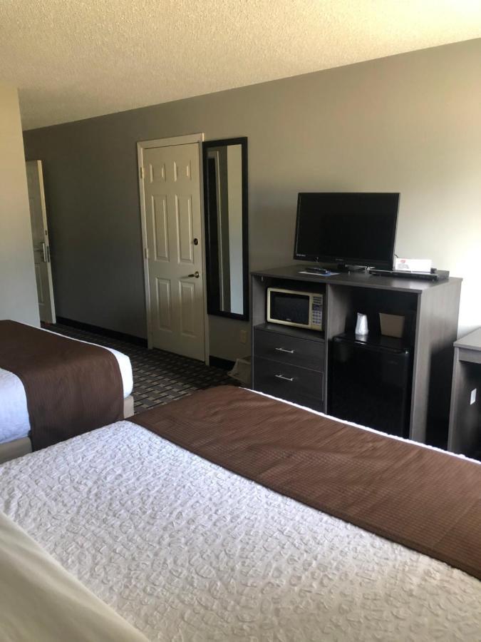 Adams Inn And Suites Екстериор снимка